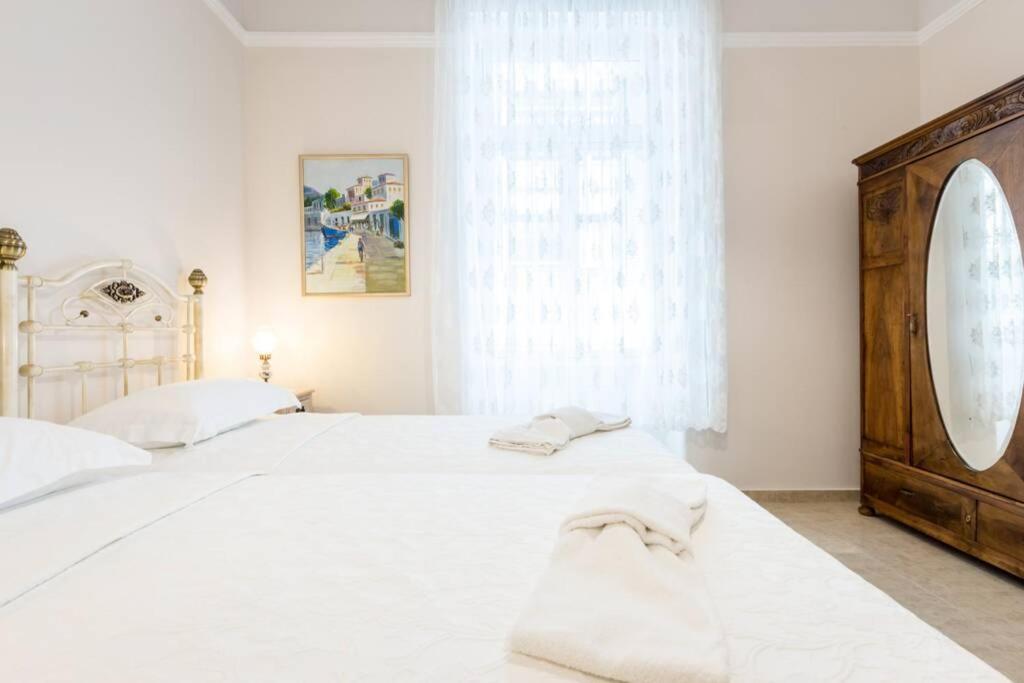 Neoclassical Apartment With 2 Bedrooms In Pireus Exteriér fotografie
