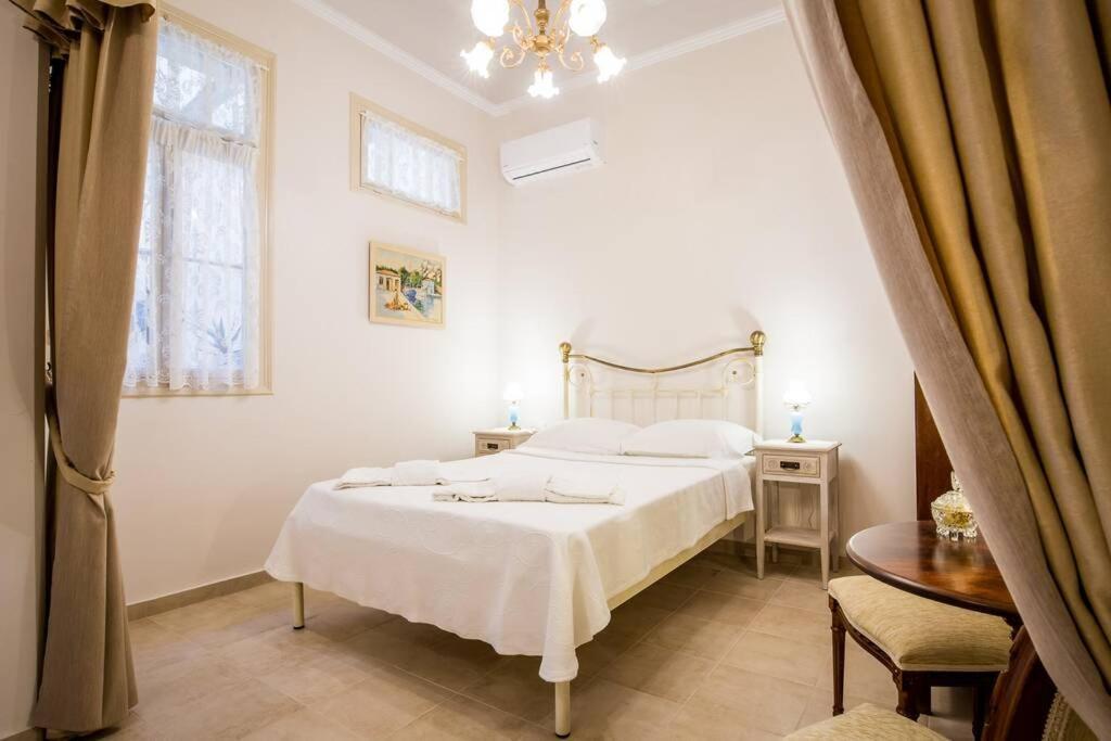 Neoclassical Apartment With 2 Bedrooms In Pireus Exteriér fotografie