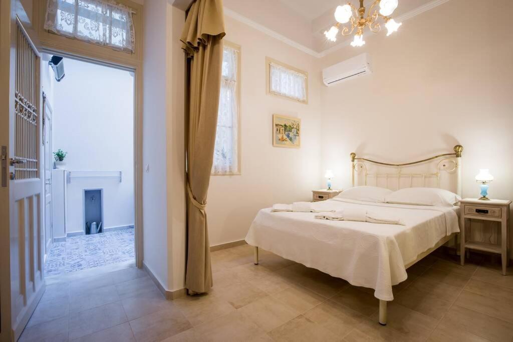 Neoclassical Apartment With 2 Bedrooms In Pireus Exteriér fotografie