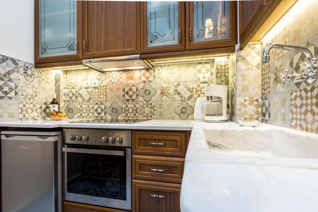 Neoclassical Apartment With 2 Bedrooms In Pireus Exteriér fotografie