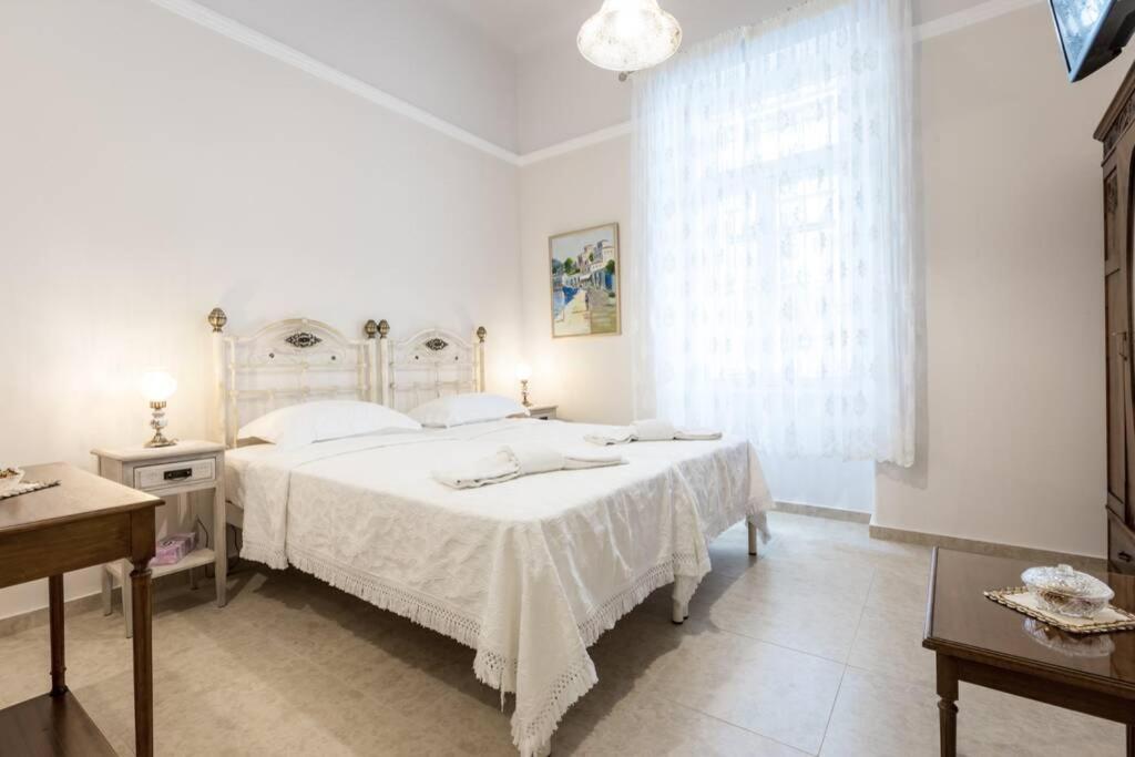 Neoclassical Apartment With 2 Bedrooms In Pireus Exteriér fotografie