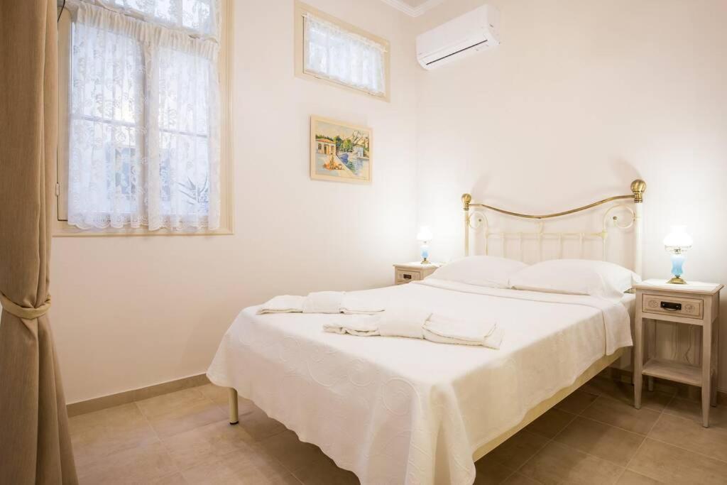 Neoclassical Apartment With 2 Bedrooms In Pireus Exteriér fotografie