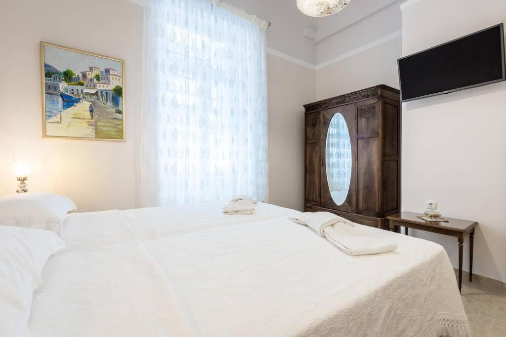 Neoclassical Apartment With 2 Bedrooms In Pireus Exteriér fotografie