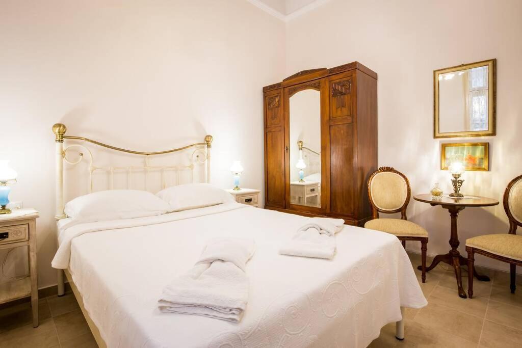 Neoclassical Apartment With 2 Bedrooms In Pireus Exteriér fotografie