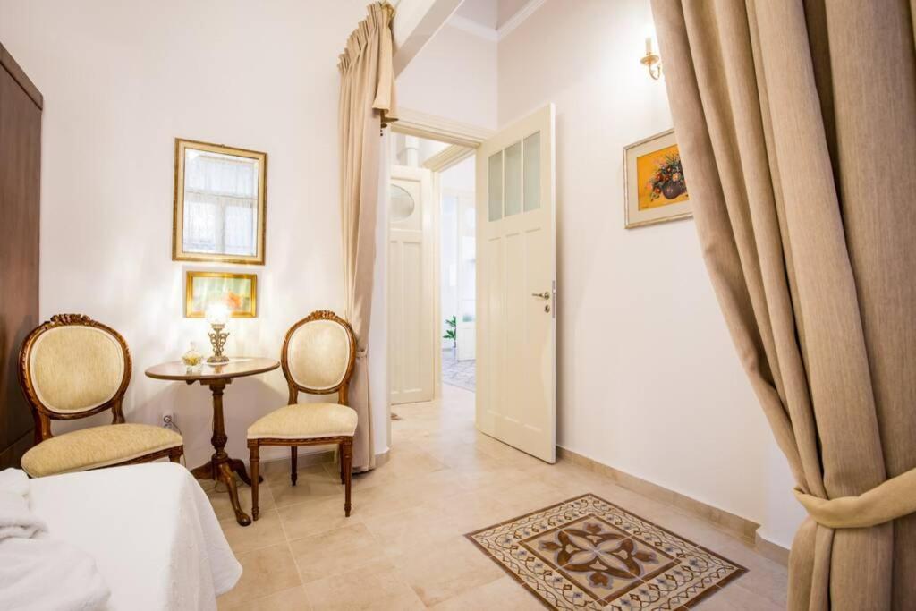 Neoclassical Apartment With 2 Bedrooms In Pireus Exteriér fotografie