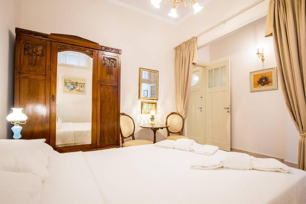 Neoclassical Apartment With 2 Bedrooms In Pireus Exteriér fotografie