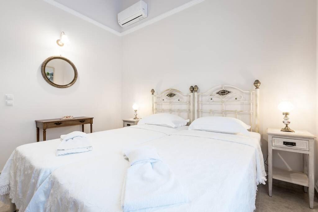 Neoclassical Apartment With 2 Bedrooms In Pireus Exteriér fotografie